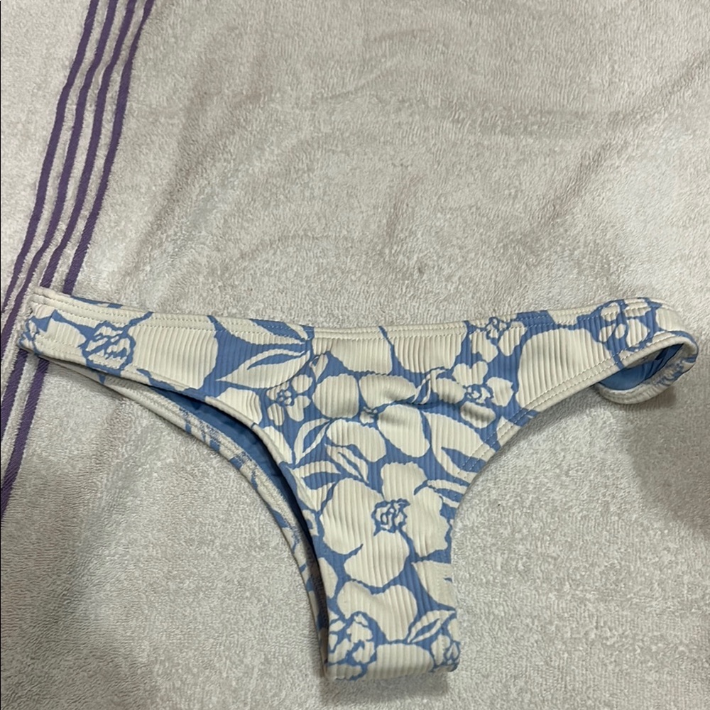 Billabong Blue and White Floral Bikini Bottom